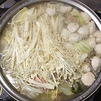 又好吃又好做的辣椒爆炒火锅丸子(图1)