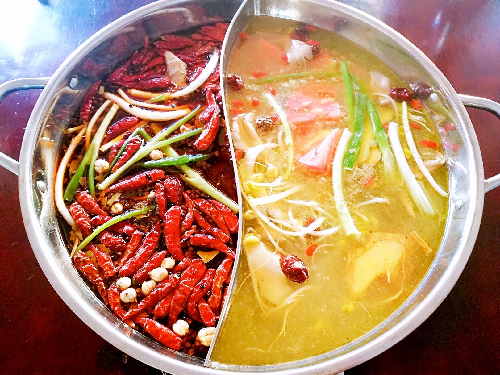 北碚美食节收官!一斗火锅特色招牌菜引关注(图1)